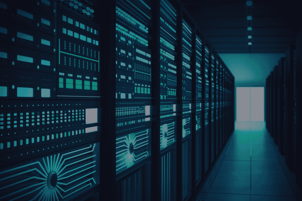 Corredor de data center com racks de servidores iluminados em azul